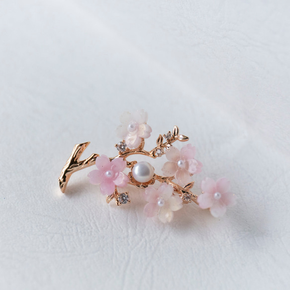 色が変わる 桜 2way ブローチ　桜枝 アクセサリー 1枚目の画像