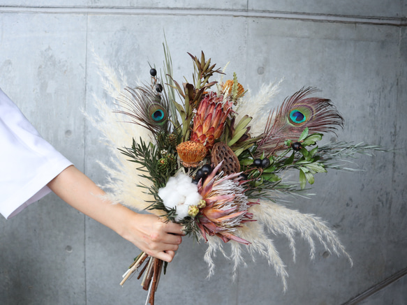 人気】おしゃれ花嫁の海外花のグリーンクラッチブーケ