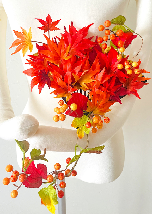 オータムブーケ　秋のブーケ　紅葉の扇子ブーケ　扇子プロップス　フォトプロップス　和装前撮り　前撮り　ウェディングブーケ 2枚目の画像
