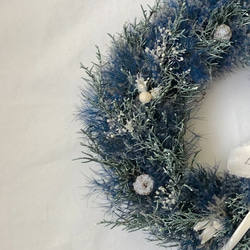 クリスマスリース=冬の景色ブルーブルーホワイト=プリザーブドフラワーリース 5枚目の画像