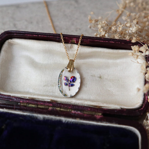 西ドイツ製ヴィンテージ！青い薔薇のオーバルネックレス 1950年代　金アレ対応 1枚目の画像