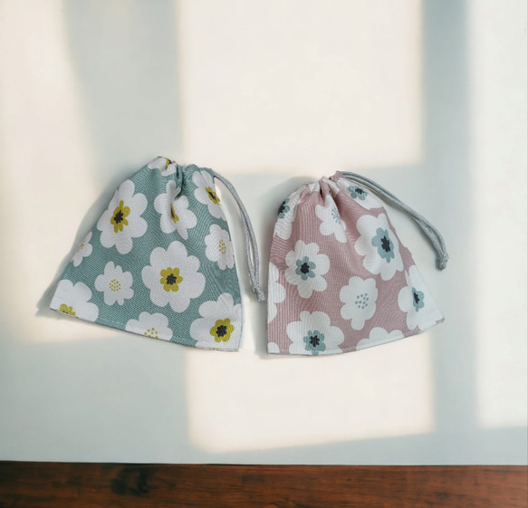 33-29◆入園入学◆巾着袋◆１８×１８ｃｍ◆くすみカラー＊北欧調花柄◆コップ袋＊マスク袋＊サニタリーなどに♪ 2枚目の画像
