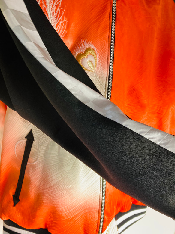 着物リメイクスカジャン　リバーシブル　振袖リメイク　和服リメイク　孔雀の羽の刺繍　横振り刺繍　レディース　M 6枚目の画像