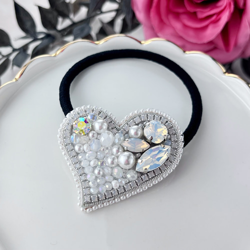 メグえもん様 水色×グレー ハンドメイド☆ふわじゃら☆ビーズ ヘアゴム ビーズ刺繍】大人可愛いサークルヘアゴム 水色 | Atelier tico