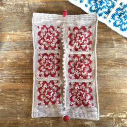 壁掛け　かぎ針編みのあみ込みティッシュケース　ティッシュカバー　かぎ針　毛糸　ウール　花　壁掛け　編み物 3枚目の画像