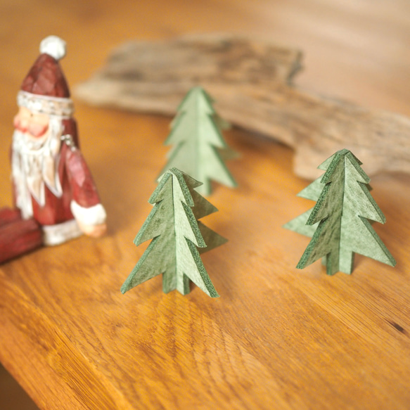 革の小さなクリスマスツリー 1枚目の画像