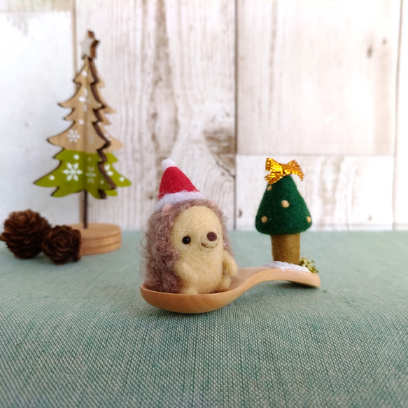 【受注制作】ハリネズミさんとクリスマスツリー（スプーンシリーズ小)☆羊毛フェルト 5枚目の画像