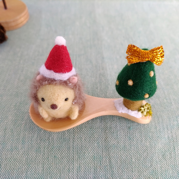 【受注制作】ハリネズミさんとクリスマスツリー（スプーンシリーズ小)☆羊毛フェルト 6枚目の画像