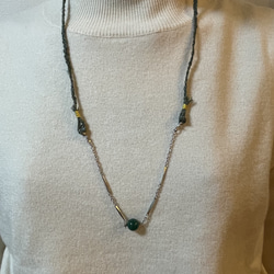 羽織紐の首飾り・深緑色のガラス玉 1枚目の画像