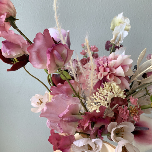 ダリアとスイートピーのアンティークカラーブーケ ブートニア ダリア