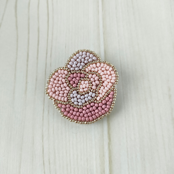 ビーズ刺繍◇バラのブローチ＊ピンク ブローチ isoa/イソア 通販