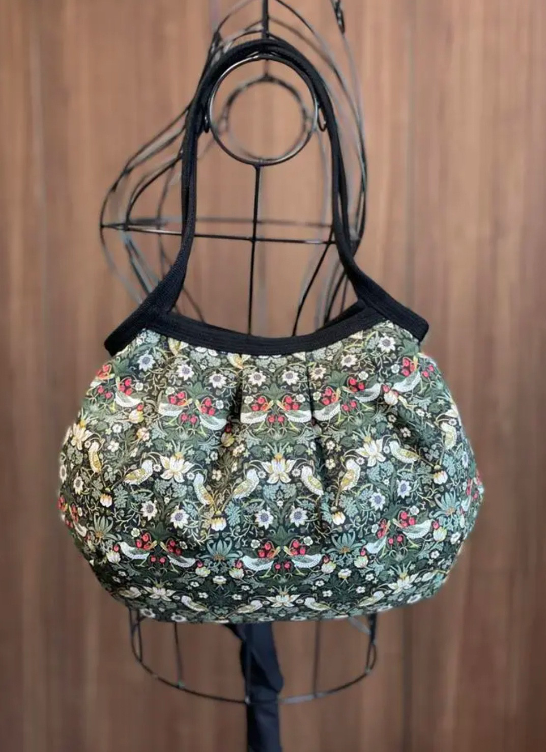 コロンと可愛いショルダーグラニーバッグ　 ストロベリーシーフ　カーキ×ブラック　◎選べる2サイズ