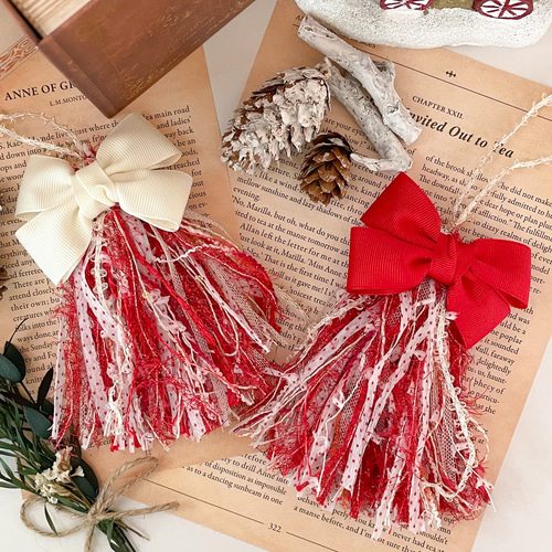 花々と木ノ実と引き揃え糸 リースtj