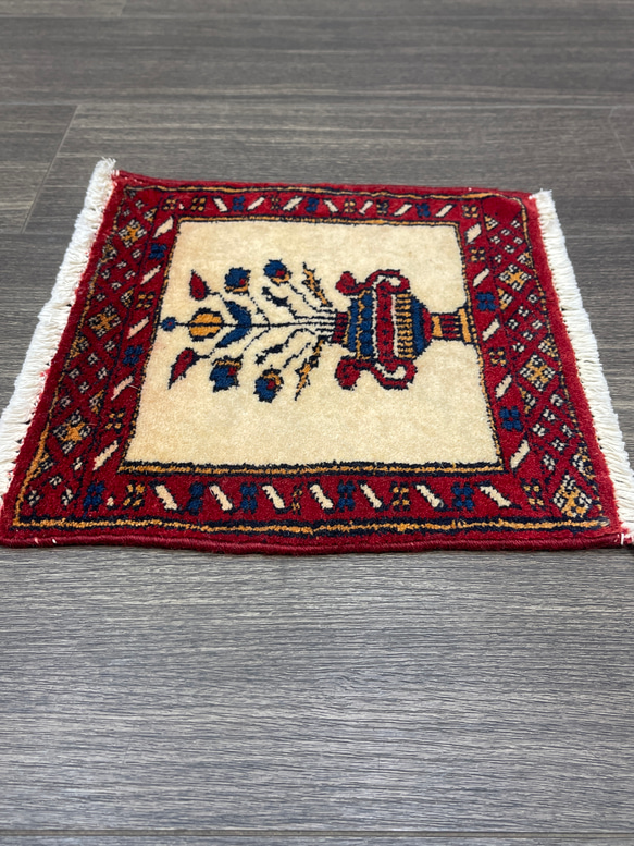 約30cm角パキスタン手織り絨毯　ミニラグ　ディスプレイにも 4枚目の画像