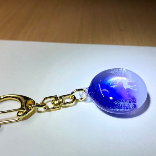 冬レジン-冬の森 キーホルダー 冬/透明感／クリスマス プレゼント 雲