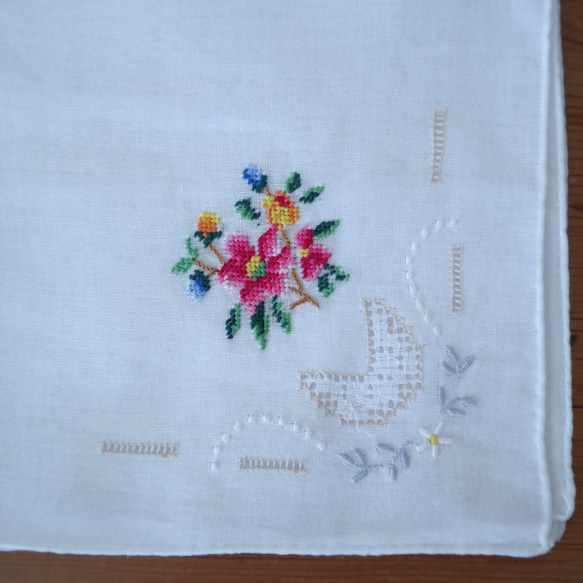 刺繍 ハンカチ 未使用 未使用】和光 草花の手刺繍 ハンカチ ベトナム製