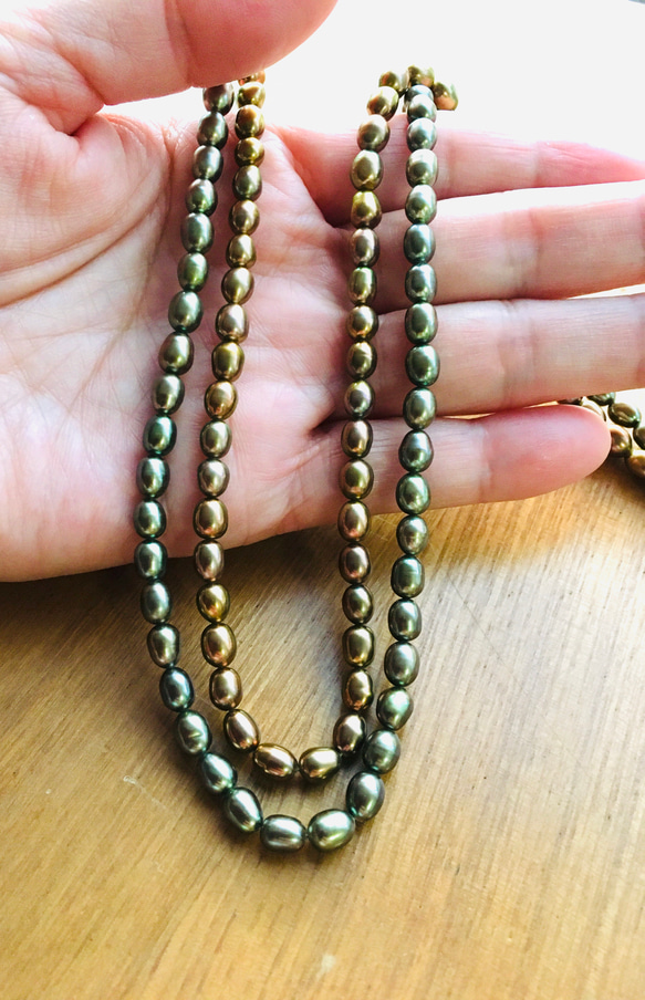 361 デッドストック 湖水本真珠 1連40㌢ ライス5×6㍉ 上品な深緑  