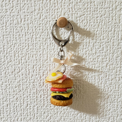 食品サンプル☆食べかけハンバーガー☆おまけトマトキーホルダー新品 食品サンプル☆食べかけハンバーガー☆おまけトマトキーホルダー