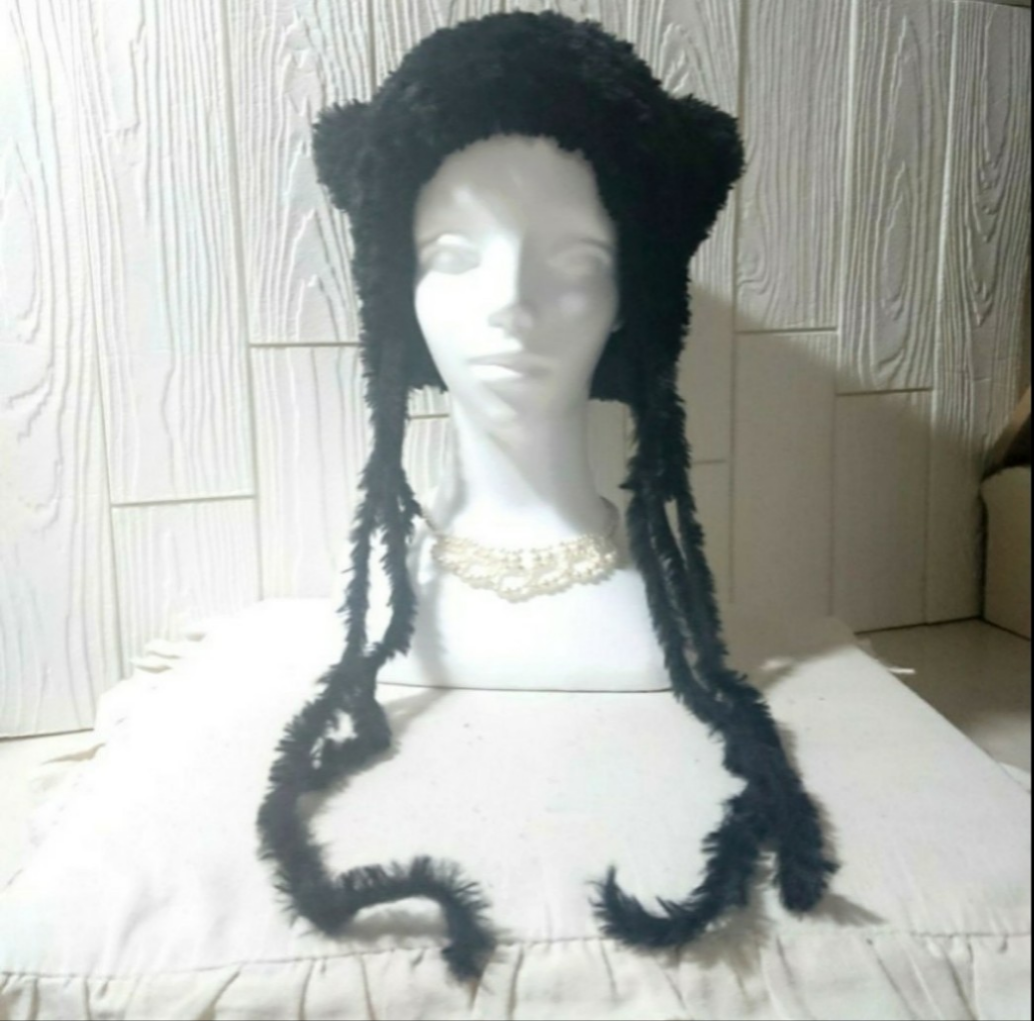 キャットヤーンで編んだふわふわ猫耳ニット帽〈黒猫〉