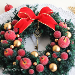 リンゴたっぷり クリスマスリース カギ付き ＜レッド＆ゴールド＞プリザーブドフラワー 2枚目の画像