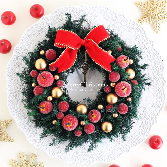 リンゴたっぷり クリスマスリース カギ付き ＜レッド＆ゴールド＞プリザーブドフラワー 1枚目の画像