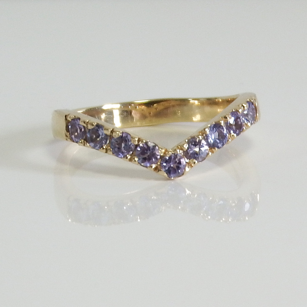 V字ハーフエタニティー　ピンキーリング 　タンザナイト　７号　現在庫限り