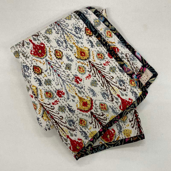 インドカンタ刺繍　ミニラグ　タペストリー柄 5枚目の画像
