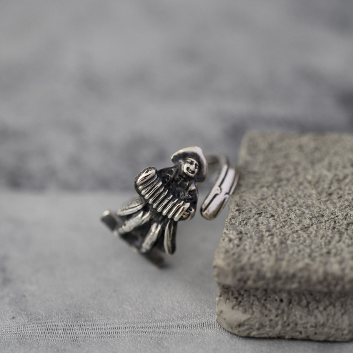 楽器隊＠アコーディオン｜ヴィンテージ｜シルバー｜スプーンリング｜小人｜ユニーク｜個性的｜人形｜ミニチュア｜ファンシー