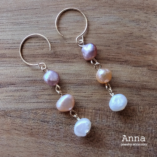 3色のいびつな淡水パールが揺れるK14GFピアス 金属 アレルギー対応 14