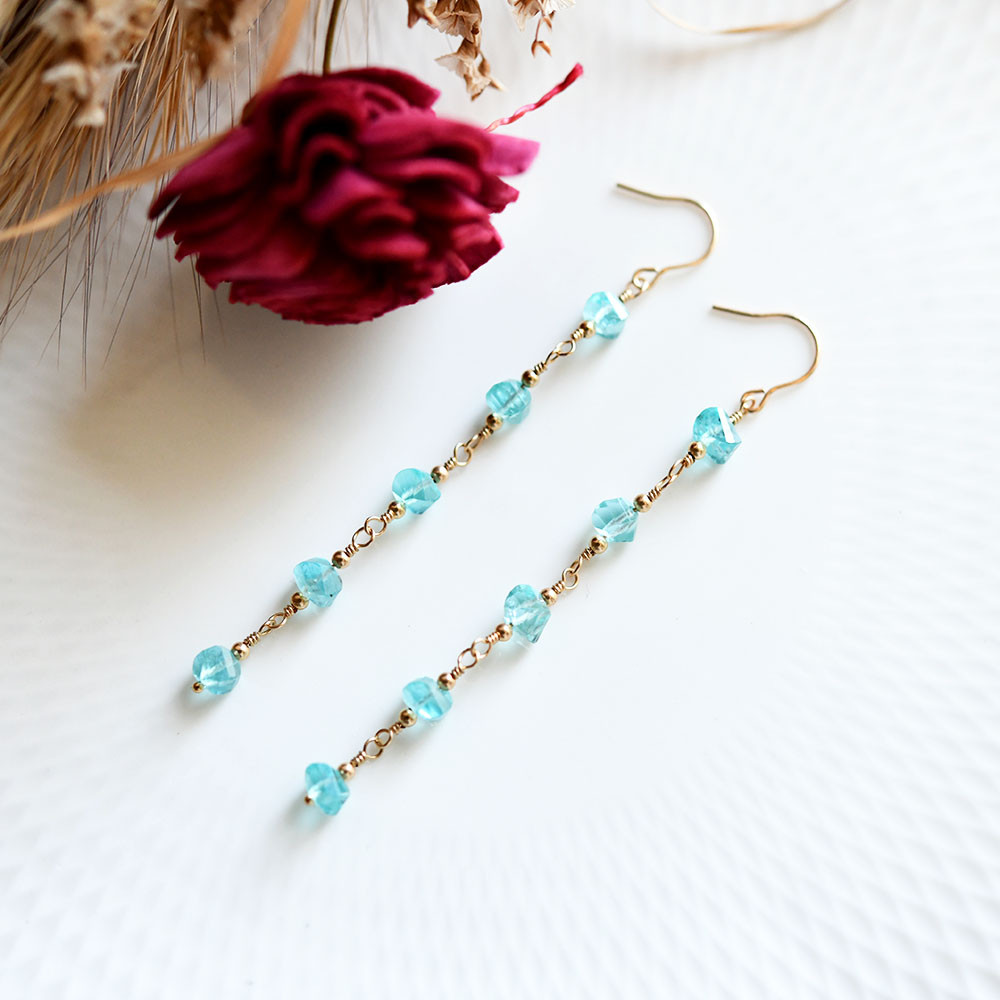 絆を強める・繋げる  アパタイト のピアス