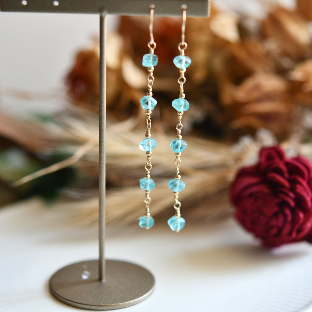 絆を強める・繋げる  アパタイト のピアス