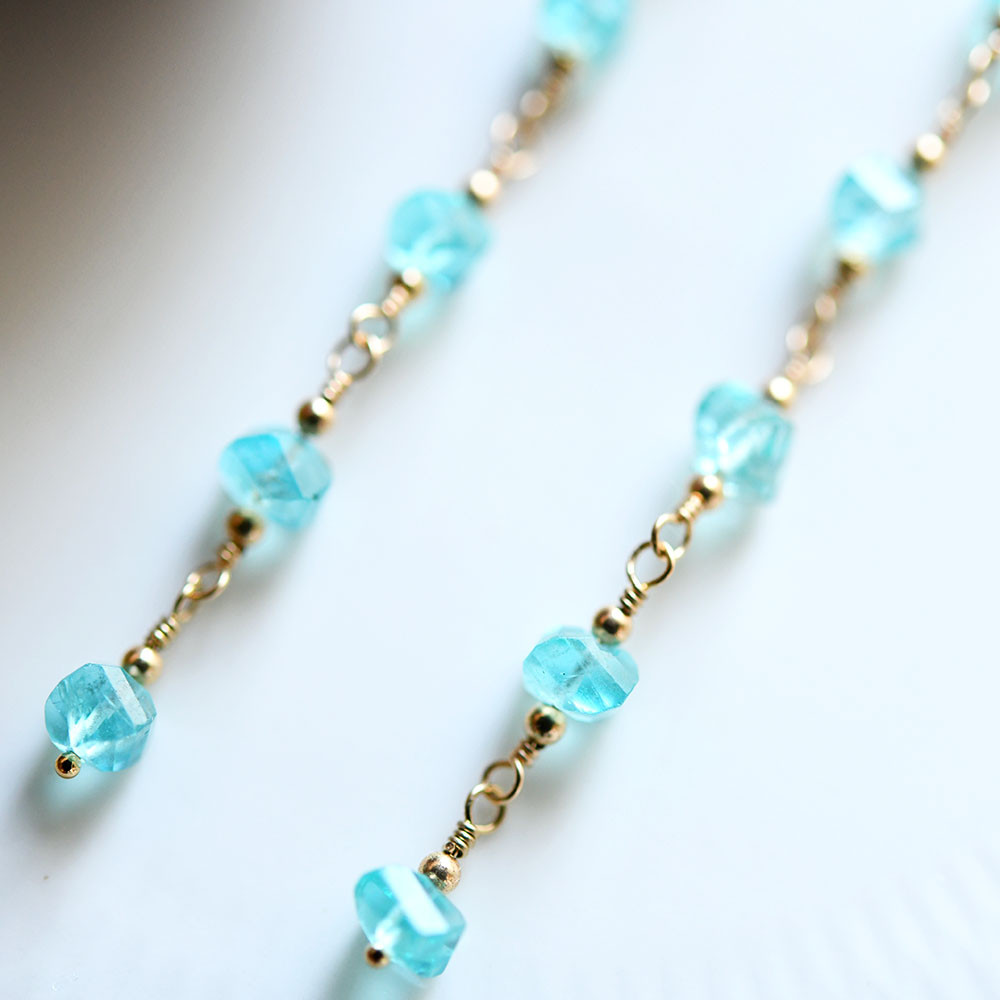 絆を強める・繋げる  アパタイト のピアス