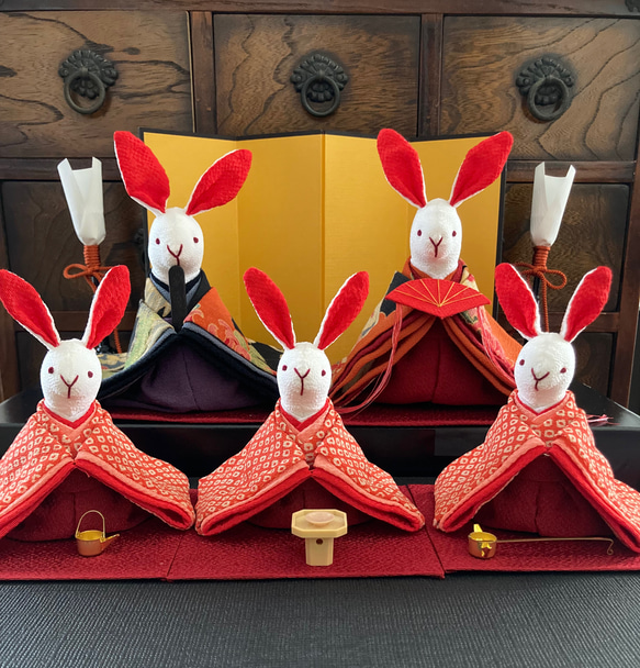 華やかな和柄のお着物が素敵な大きなサイズのうさぎ雛(L) 三人官女(M