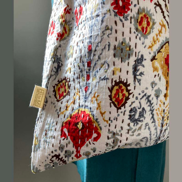 インドのカンタ刺繍バッグ　イカットプリント 2枚目の画像