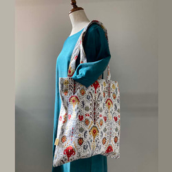 インドのカンタ刺繍バッグ　イカットプリント 1枚目の画像
