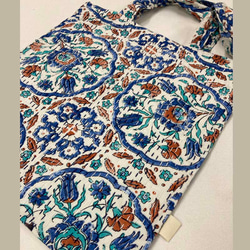 インドのカンタ刺繍バッグ　オリエンタルフラワー 4枚目の画像