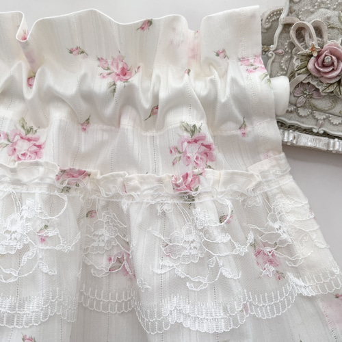 オフホワイト 可憐なバラ柄 フリルカフェカーテン＊ミニカーテン