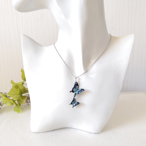 羽ばたく蝶々♪】蝶々ネックレス、蝶々ペンダント。青い蝶