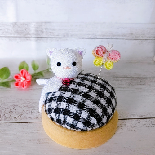 ねこちゃんのピンクッション ネコ 針山 針刺し つまみ細工 ちりめん