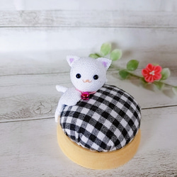 ねこちゃんのピンクッション ネコ 針山 針刺し つまみ細工 ちりめん