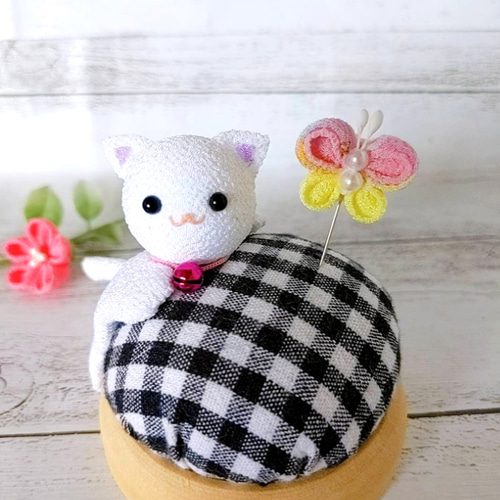 ねこちゃんのピンクッション ネコ 針山 針刺し つまみ細工 ちりめん