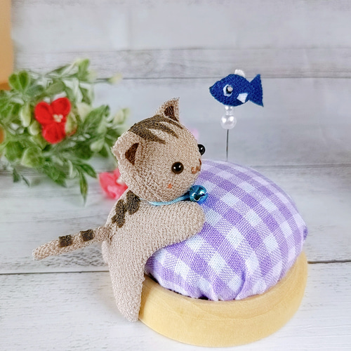SOLD】ねこちゃんのピンクッション ネコ 針山 針刺し つまみ細工