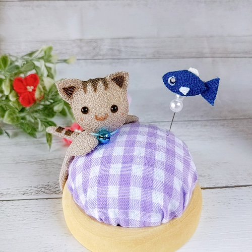SOLD】ねこちゃんのピンクッション ネコ 針山 針刺し つまみ細工