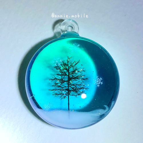 冬レジン-雪地の木 キーホルダー 冬/透明感／クリスマス プレゼント 雲