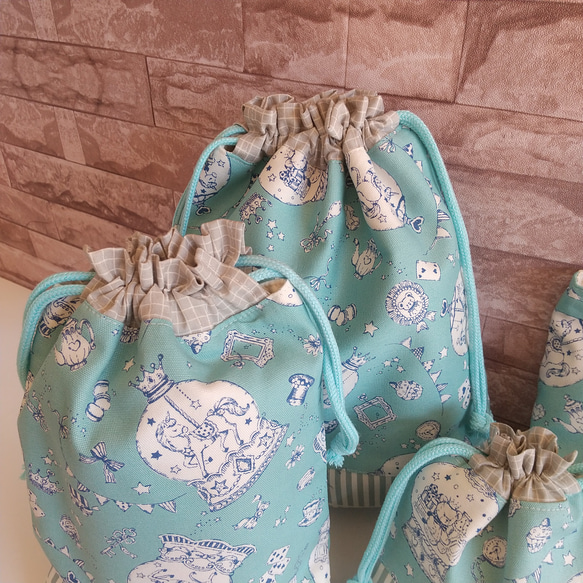 再販入学入園グッズ　色んなサイズ取り揃え(スノードーム夢見るサックスブルー)裏付き☆巾着タイプ☆シューズケース 3枚目の画像