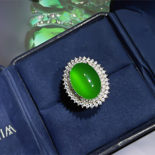 翡翠　緑色のオーバルカットリング 楽天市場】翡翠 リング（宝石のカットオーバル）の通販
