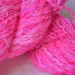 手染め糸　ウールなみなみスラブ　HOT　pink　nijiyarn 3枚目の画像