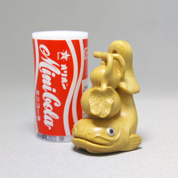 【根付・彫刻】瓢箪鯰 ／ ひょうたんなまず（御蔵島産 黄楊材 使用） 瓢箪鯰