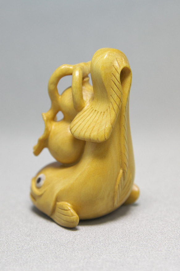 【根付・彫刻】瓢箪鯰 ／ ひょうたんなまず（御蔵島産 黄楊材 使用） 瓢箪鯰