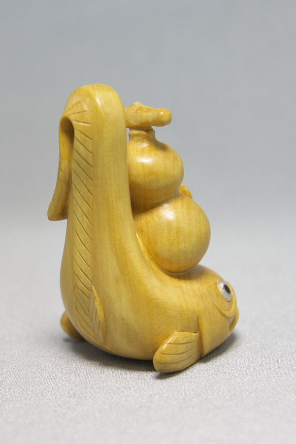 【根付・彫刻】瓢箪鯰 ／ ひょうたんなまず（御蔵島産 黄楊材 使用） 瓢箪鯰